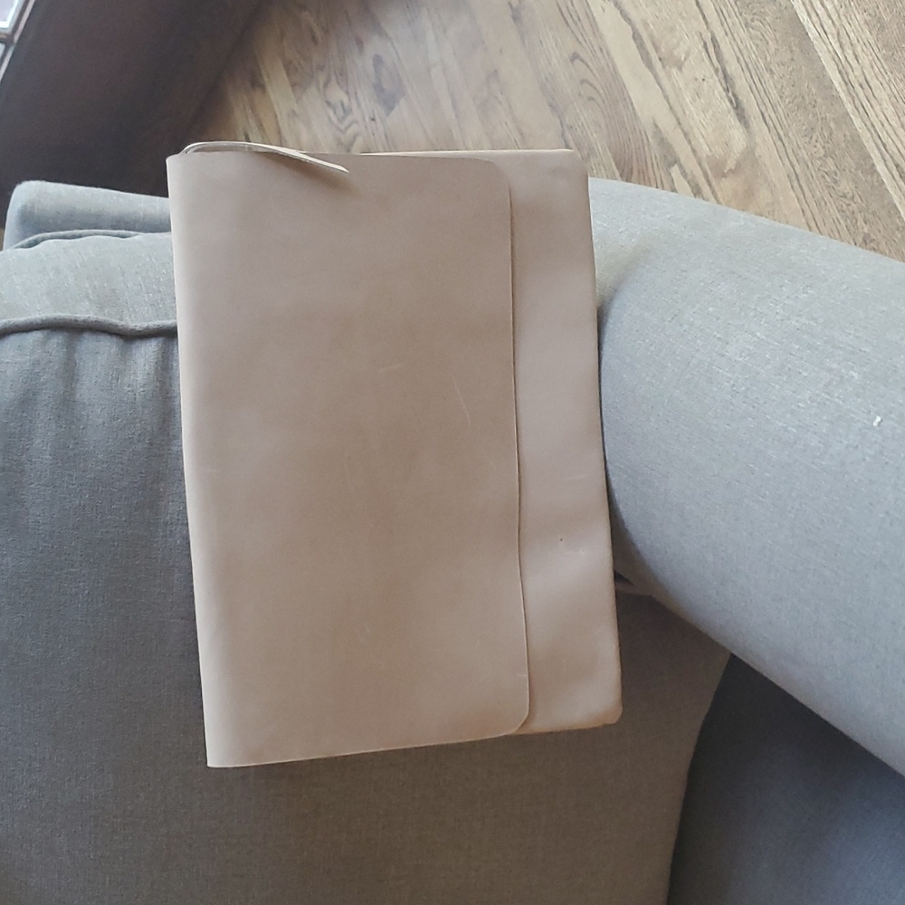 Abel Local + Global mare zip clutch. Color is fog.